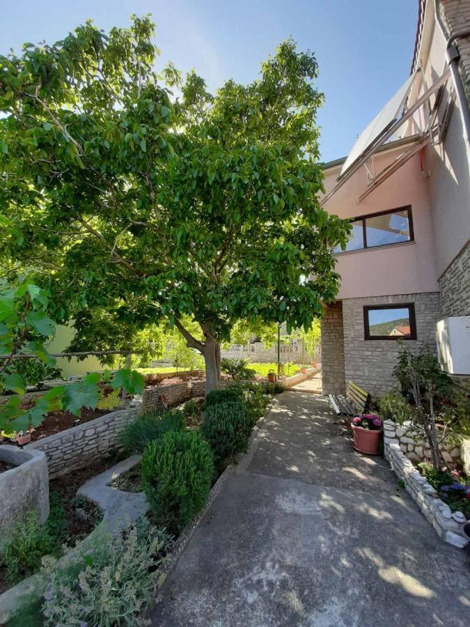 Apartments Izabela Muzic-Fornaric Cres Εξωτερικό φωτογραφία