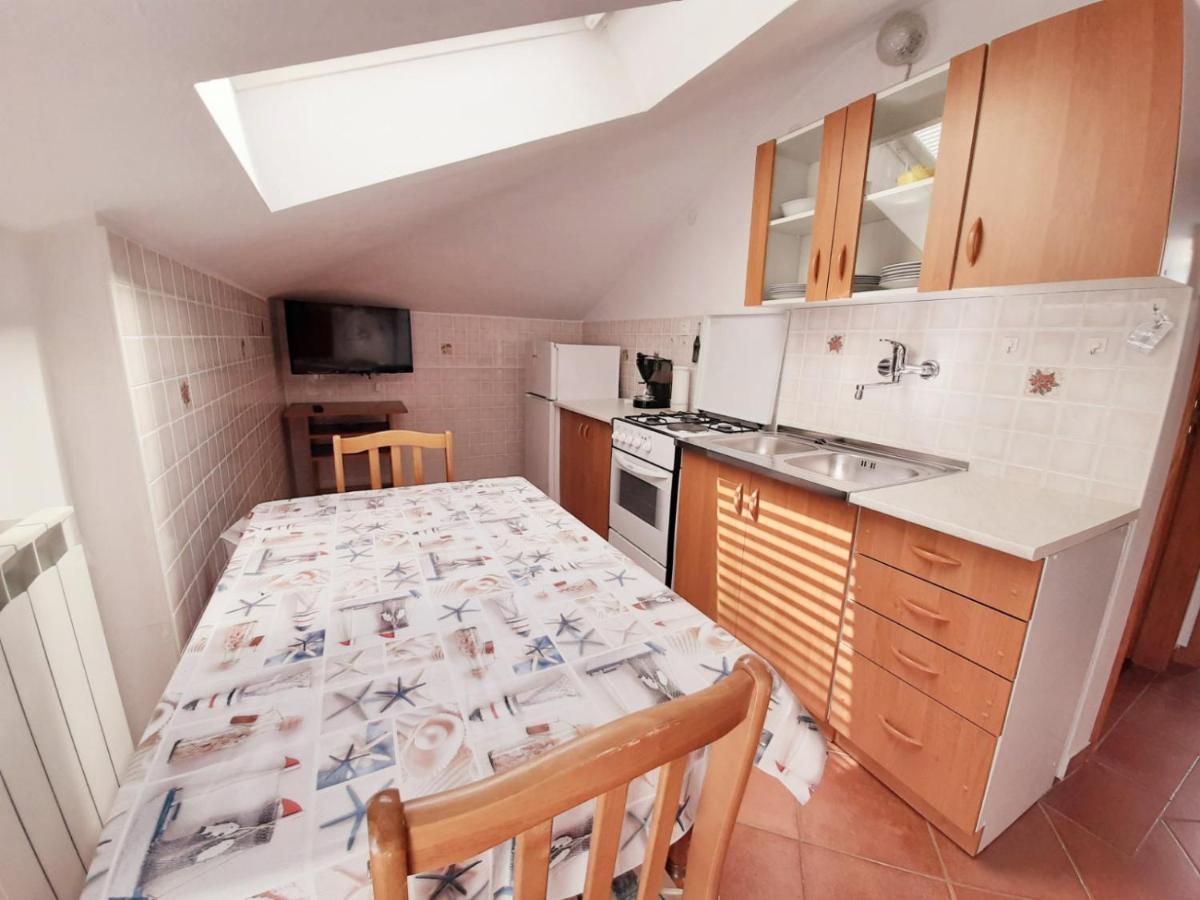Apartments Izabela Muzic-Fornaric Cres Εξωτερικό φωτογραφία